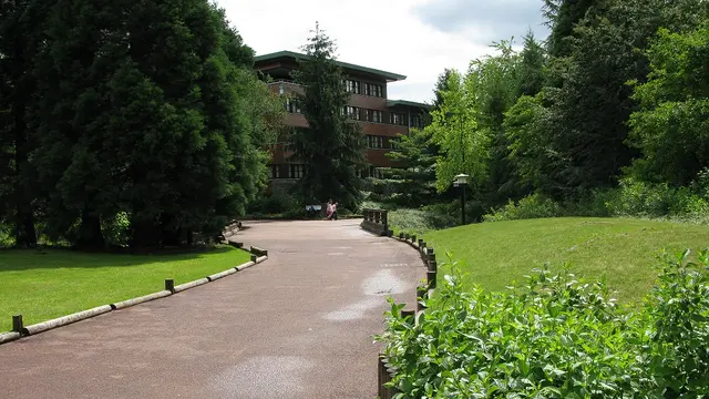 Tuinen rond Disney's Sequoia Lodge bij Disneyland Parijs
