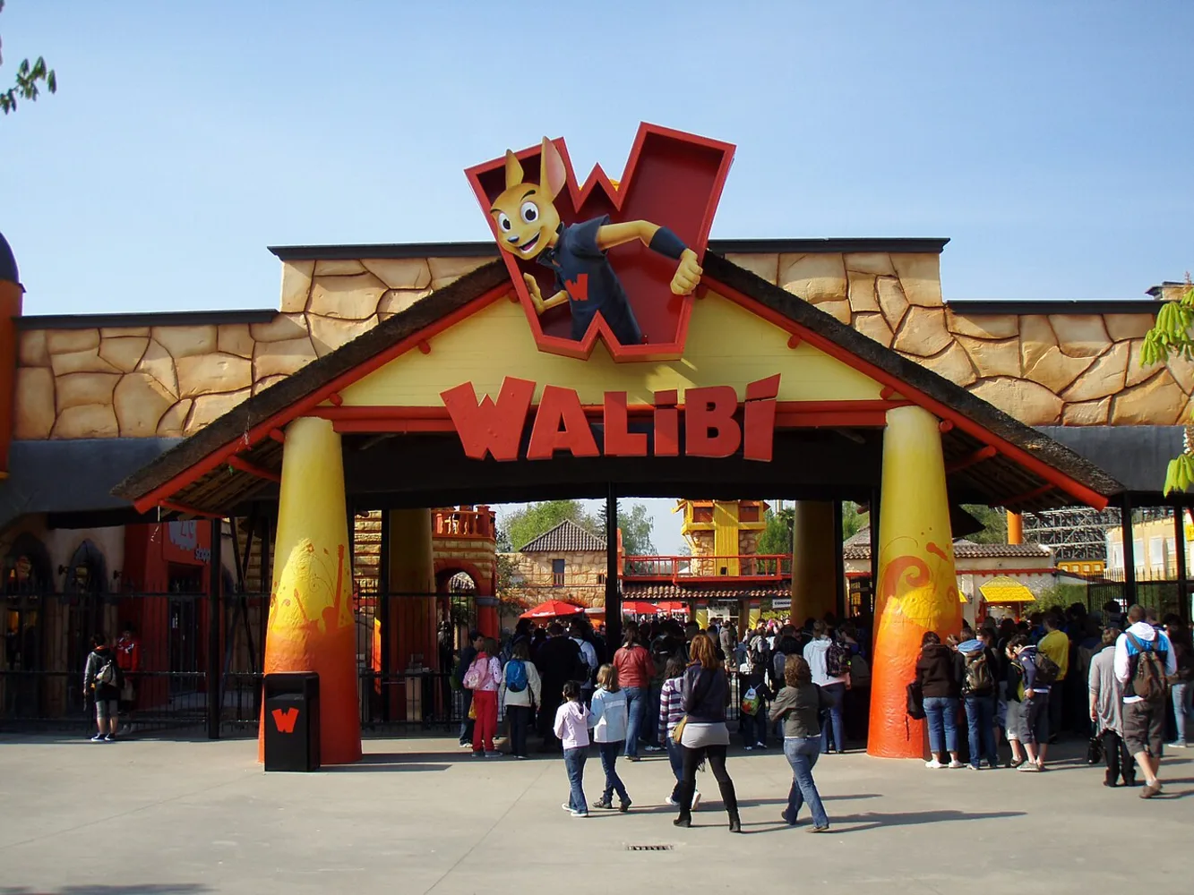 De entree van Walibi Belgium in Waver