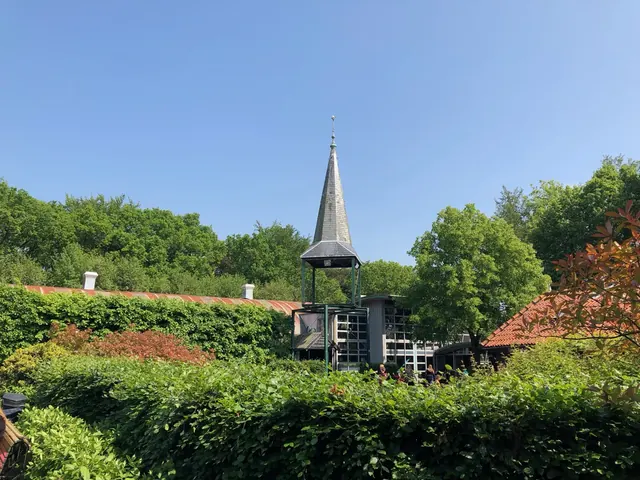 Duinrell tussen bomen en bloemen