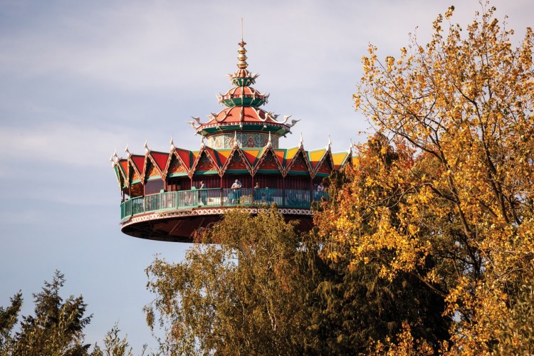 De Pagode in de herfst in de Efteling