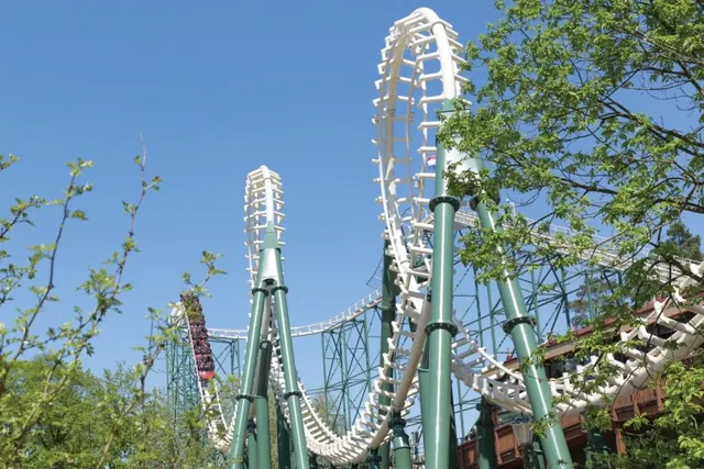 De loopings van de Python in de Efteling