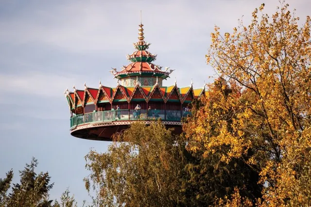 De Pagode in de herfst in de Efteling